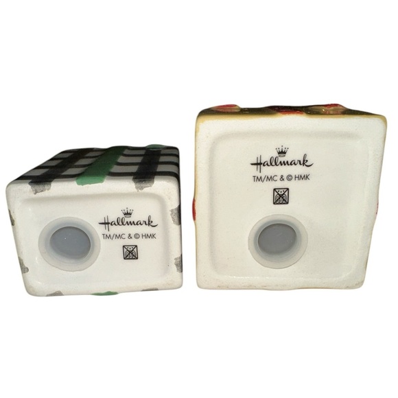 Hallmark 2023 Ceramic Christmas Packages w Bows Salt & Pepper Shakers NWOT - Picture 5 of 5
